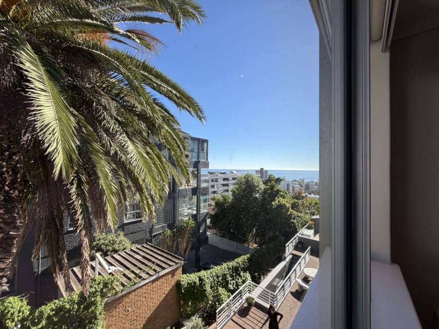 To Let 3 Bedroom Property for Rent in Sea Point Western Cape